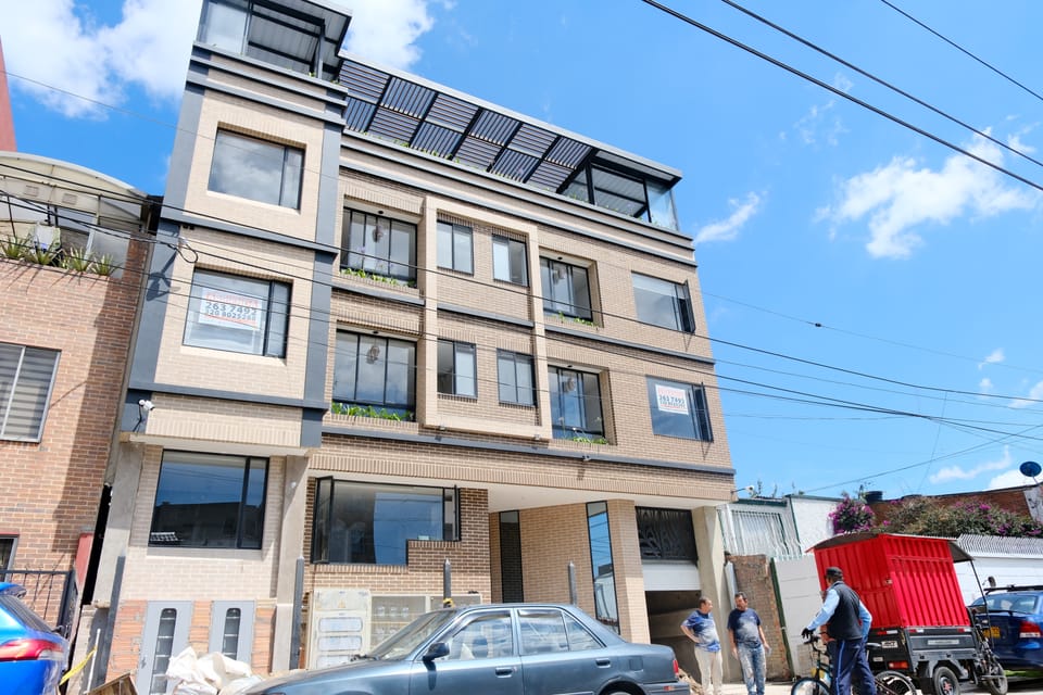 SE ARRIENDA APARTA ESTUDIO EN MODELIA ED ARKADIA 102 - ARG