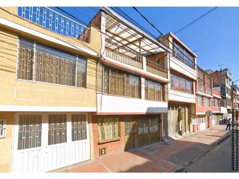 SE VENDE CASA EN ENGATIVA LOS LAURELES