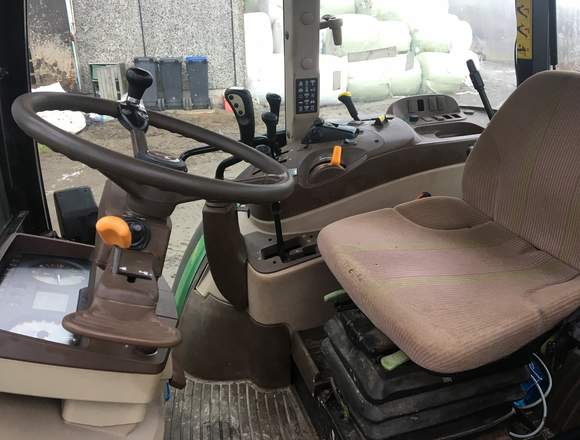 Tractor john deere 5820 con cargador en Los Andes (Comuna)