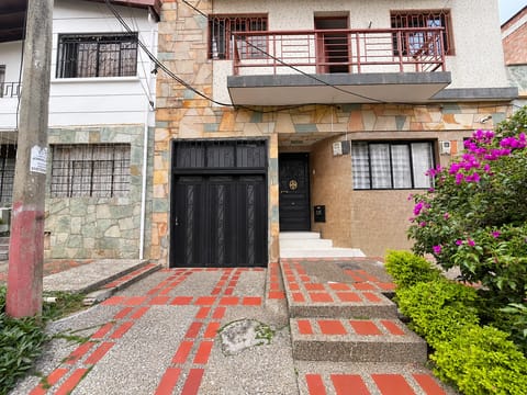 Casa local en Santa monica- en arriendo en Medellín (Municipio)