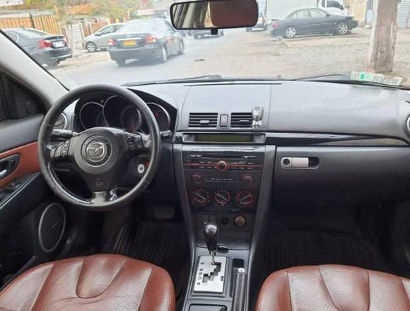 VEHICULO MAZDA MAZDA 3 en Iquique (Comuna)