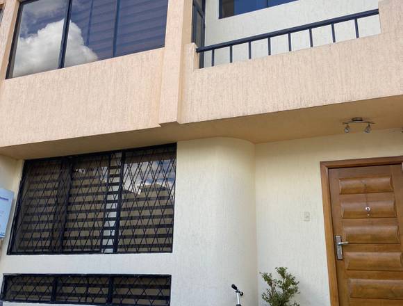 HERMOSA CASA REMODELADA EN LA UNIÓN NACIONAL en Quito (Cantón)