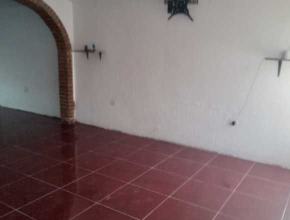Se renta casa de 2 pisos