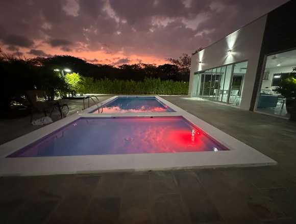 Villa Moderna de Lujo - Piscina y Privacidad en Santa Cruz (Cantón)