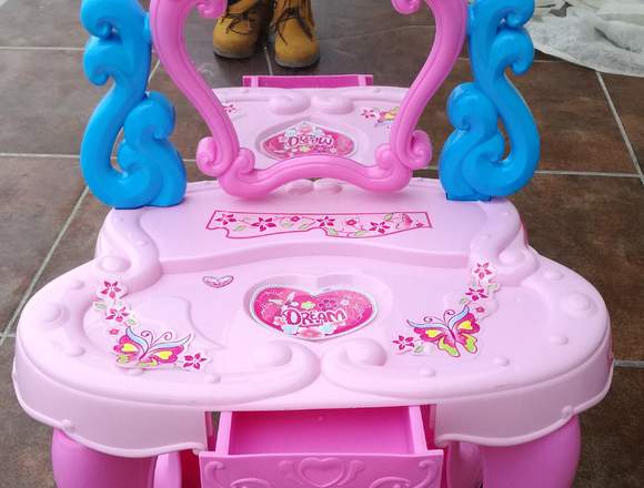 Vendo Lindo Tocador de niñita con cajoncito. en Coquimbo (Comuna)
