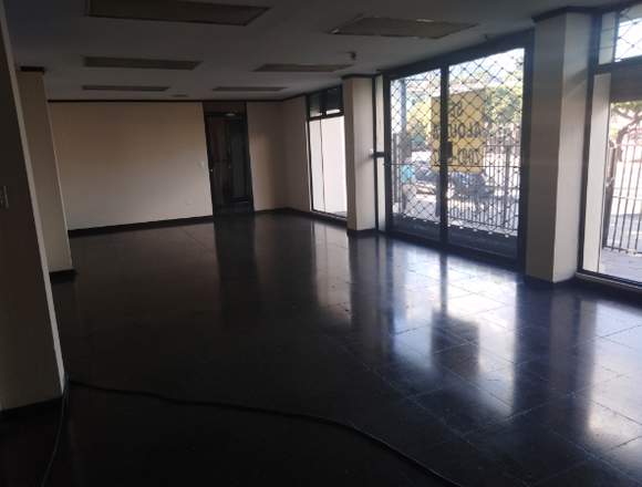 ALQUILER DE EDIFICIO EN CALLE ROOSELVET en San Salvador (Municipio)