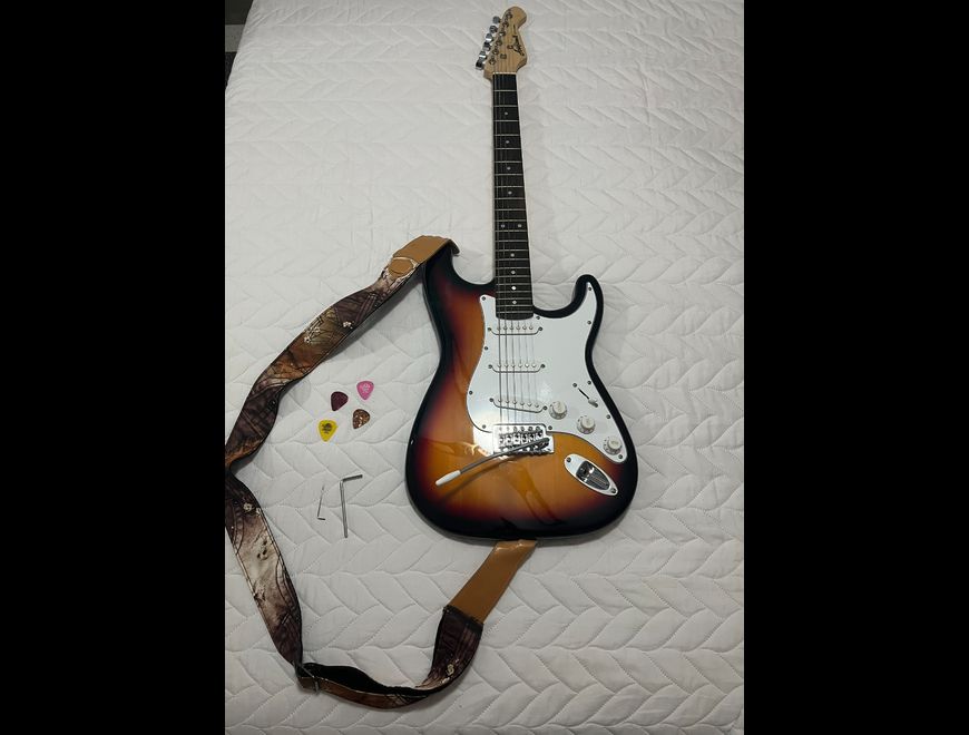 Guitarra eléctrica con funda correa y amplificador en Jerez de la Frontera (Municipio)