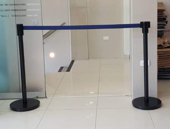 Ordenador De Fila Negro Con Cinta Retráctil en San Miguel (Lima 32) (Distrito)