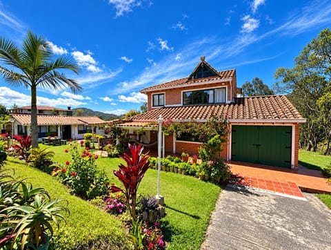 Venta Finca 14300m2 con lago 2 cabañas cerca parque San Pedro Milagros en San Pedro de Los Milagros (Municipio)