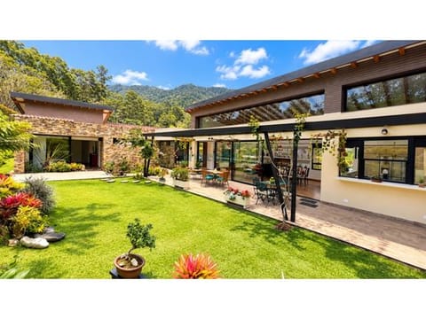 Venta Casa MODERNA un Nivel El Vergel Envigado arriba de CITY PLAZA