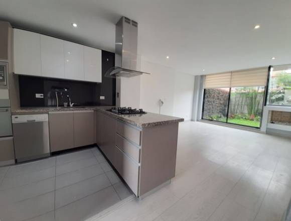 Casa remodelada de 3 pisos