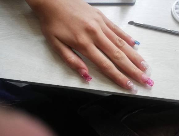 CURSO DE UÑAS ACRILICAS
