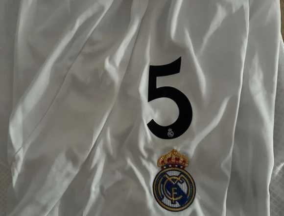 Equipacion Real Madrid 24-25 Bellingham en Sabadell (Municipio)