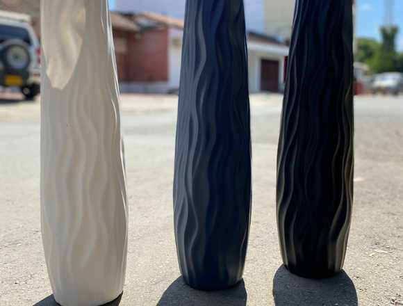 JARRONES DE PLASTICO, BLANCO AZUL Y NEGRO en Santiago de Cali (Municipio)