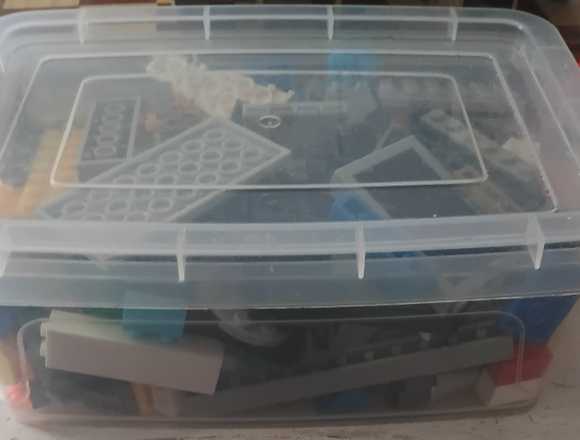 VENDO CAJA DE 300 PIESAS DE LEGO en Santiago (Comuna)