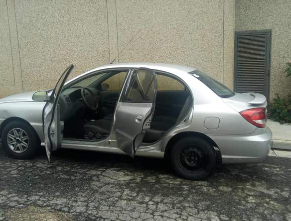 kia rio stylus 2012 en Miranda (Municipio)