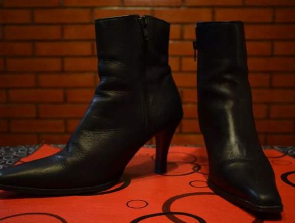 Botas de cuero negras