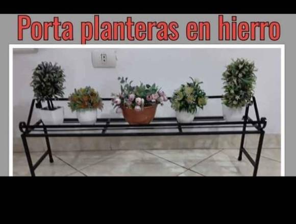 Porta plantera de hierro en Capiatá (Distrito)