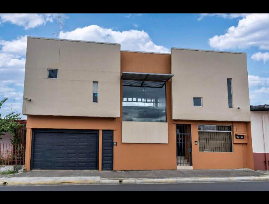 Venta de Casa en Barva de Heredia / 23-2396 OFC