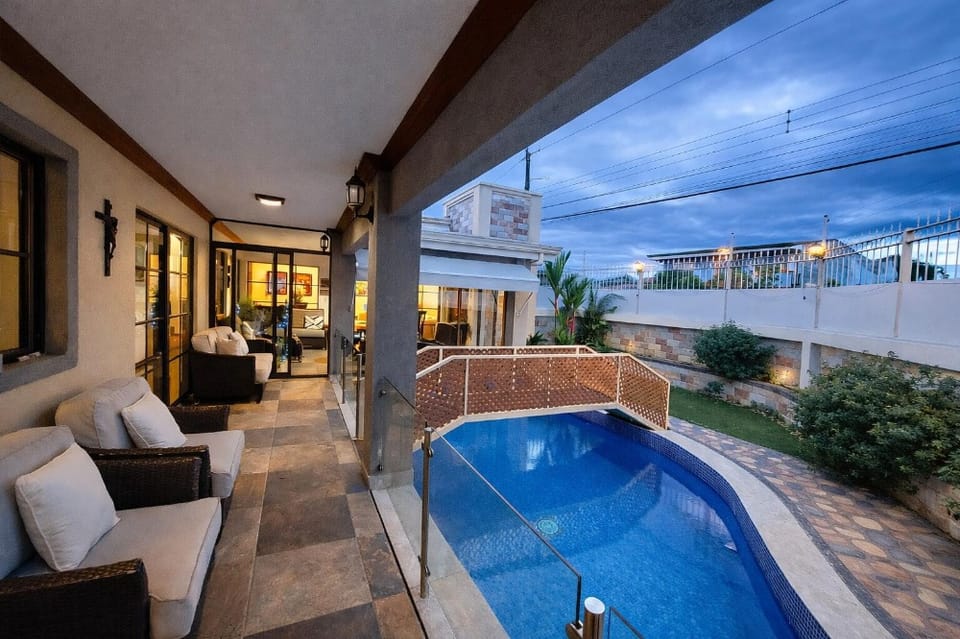 Venta de Excelente Casa en Escazú / Mls. 26-1351 OFC JB en Escazú (Cantón)
