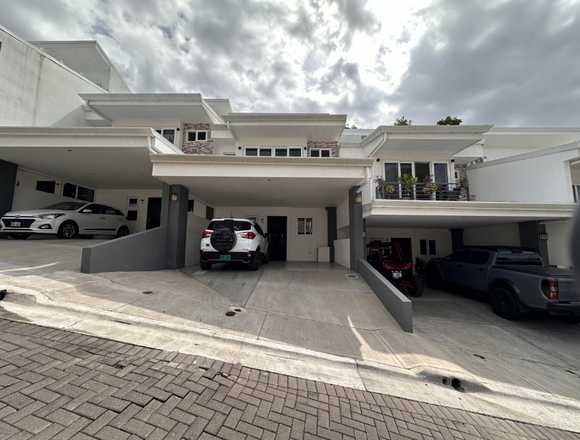 Alquiler de Casa en Santa Ana / Mls. 25-123 OFC en Santa Ana (Cantón)