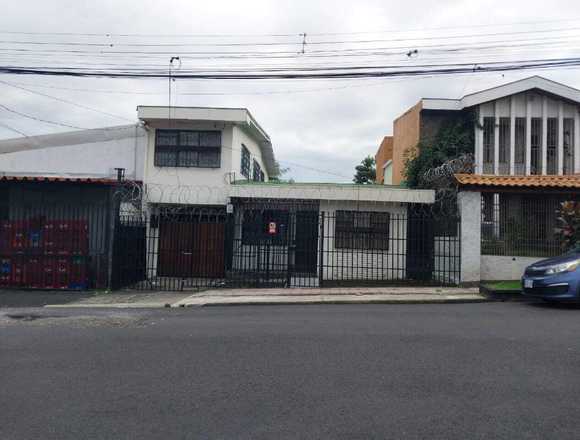 Venta de Amplia Casa en San Francisco de Dos Ríos en San José (Cantón)
