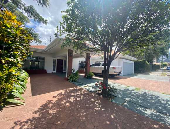 Venta de Amplia Casa en Escazú / Mls 25-678 OFC JB