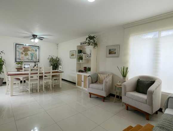 Venta de Bella Casa en Escazú / Mls. 26-370 OFC JB en Escazú (Cantón)