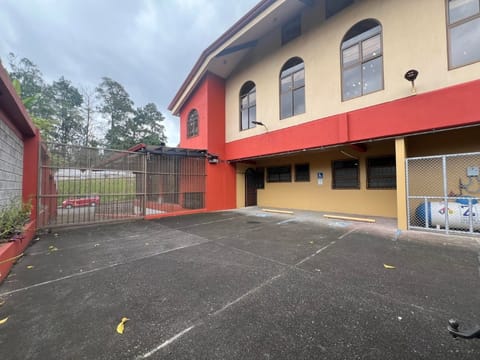 Venta de Magnifico Edificio Comercial en Heredia / Mls. 26-745 OFC JB en Heredia (Cantón)