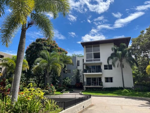 Venta de Moderno Apartamento en Santa Ana / Mls. 26-718 OFC JB en Escazú (Cantón)