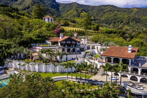 Venta de Espectacular Casa en Escazú / Mls. 26-711 OFC JB en Escazú (Cantón)