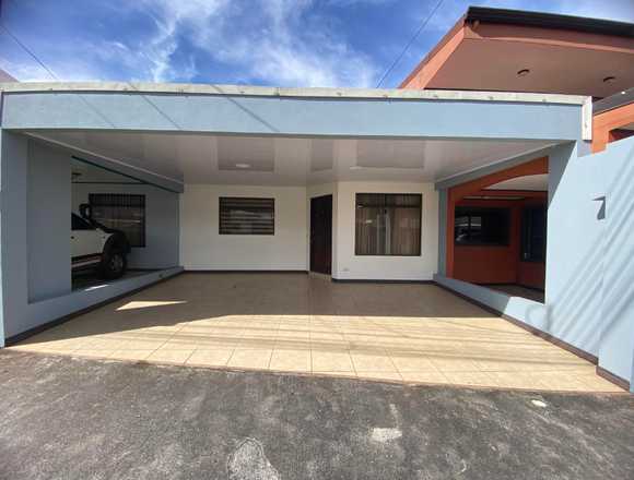 Casa Amplia y Moderna (JP-#25-1591) en El Guarco (Cantón)