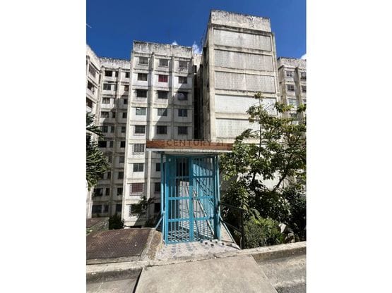 Apartamento en venta Res. La Cascarita La Matica Los Teques
