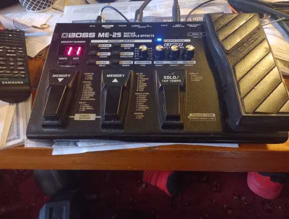 Pedalera Multiefectos BOSS ME-25 en La Reina (Comuna)