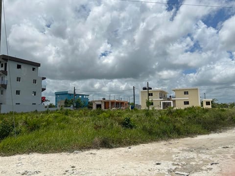 ALTOS DE FRIUSA - BÁVARO: VENTA DE SOLARES. en Higüey (Municipio)