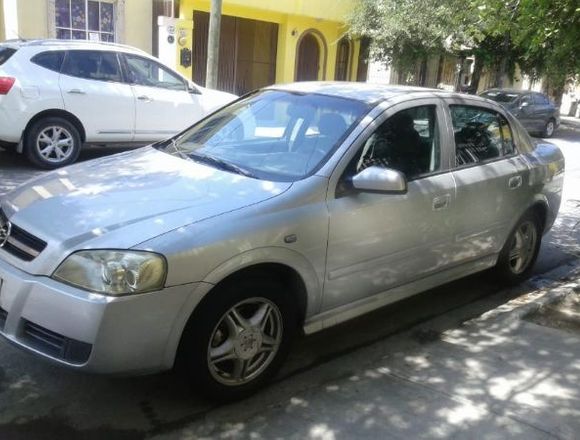 Astra Sedan gris 2004 en Mexicali (Municipio)