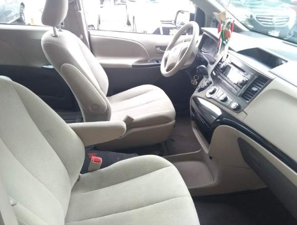 TOYOTA SIENNA CE 2013 en Gustavo A. Madero (Municipio)