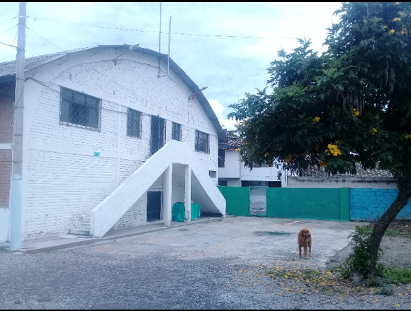 SE ALQUILA BODEGA DE GRANDE en Ibarra (Cantón)