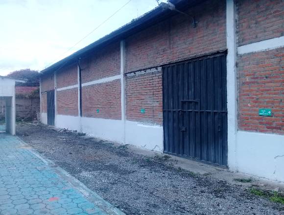 SE ALQUILA BODEGA DE GRANDE en Ibarra (Cantón)