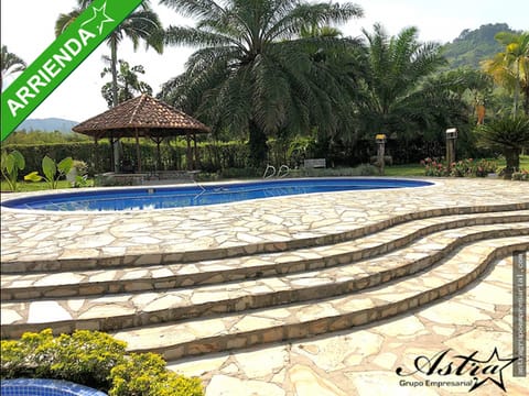 ALQUILA FINCA, SANTAGUEDA ``para 12 personas´´