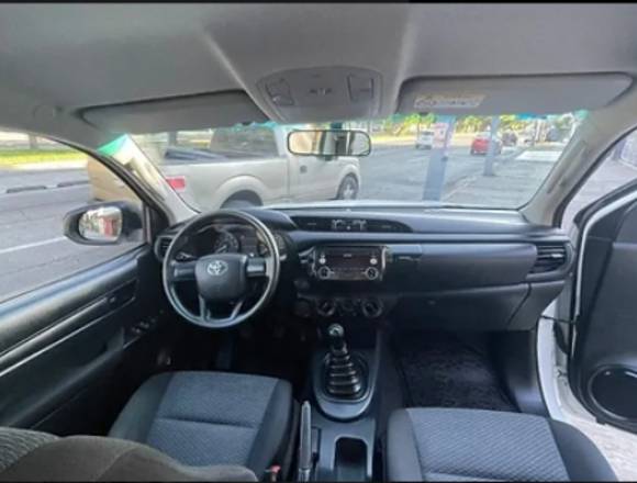 Toyota Hilux 2.7 Doble Cabina Sr en Guadalajara (Municipio)