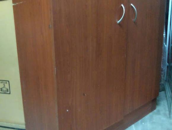 VITRINA DE MADERA + VIDRIO en Quito (Cantón)