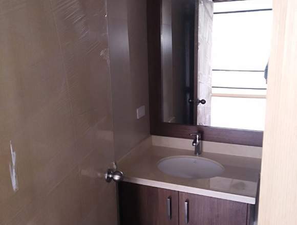 SUITE EN EL QUINTO PISO DE LA TORRE DANIEL en Quito (Cantón)