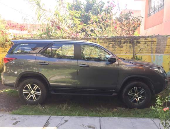 Vendo camioneta toyota fortuner 4x2