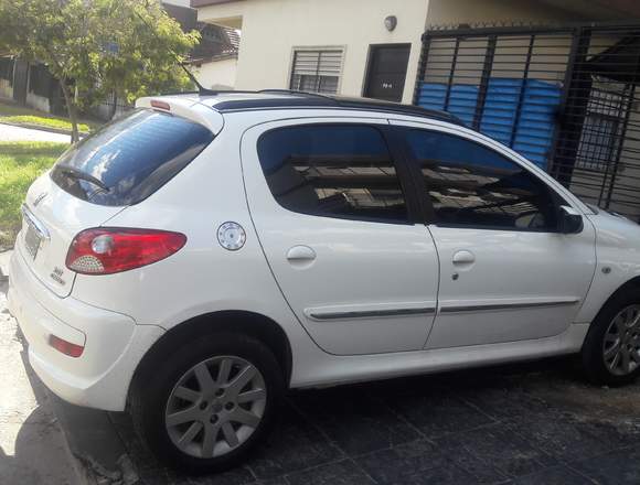 Peugeot 207 xt premium 5p blanco en Lago Buenos Aires (Localidad)