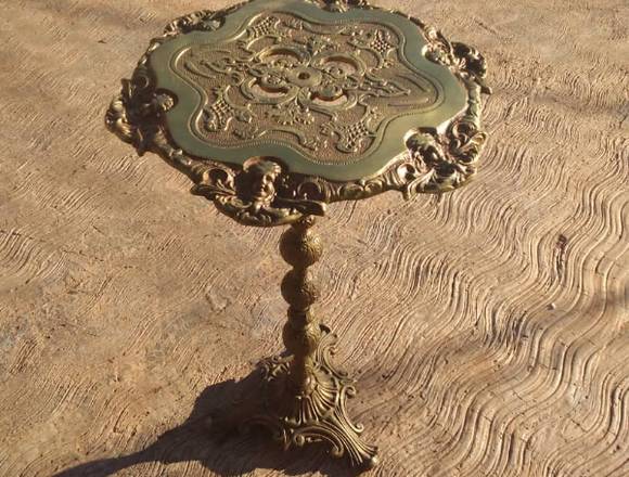 Solo parMesa de bronce en Libertador (Municipio)