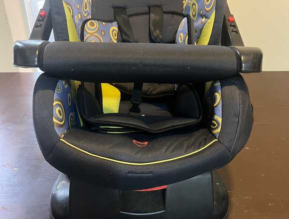 Silla de bebé para auto de 0 a 18kg en Lambaré (Distrito)