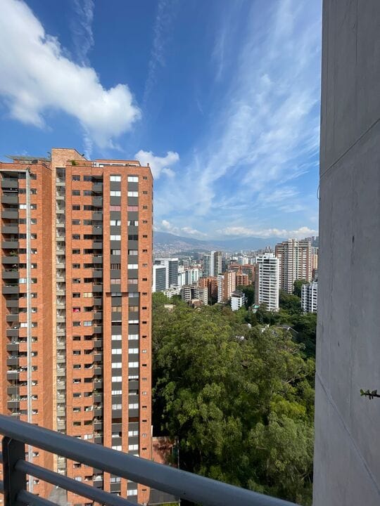 Arriendo apartamento en el poblado sector milla de oro 140 m2 en Medellín (Municipio)