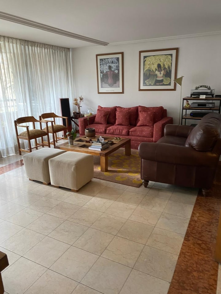 Arriendo AMPLIO Depto en El Golf en Santiago (Comuna)