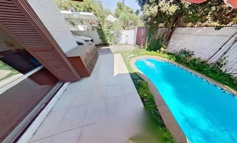 Vendo casa 253 m2 totales, Alonso de Camargo, Las condes (PC) en La Reina (Comuna)